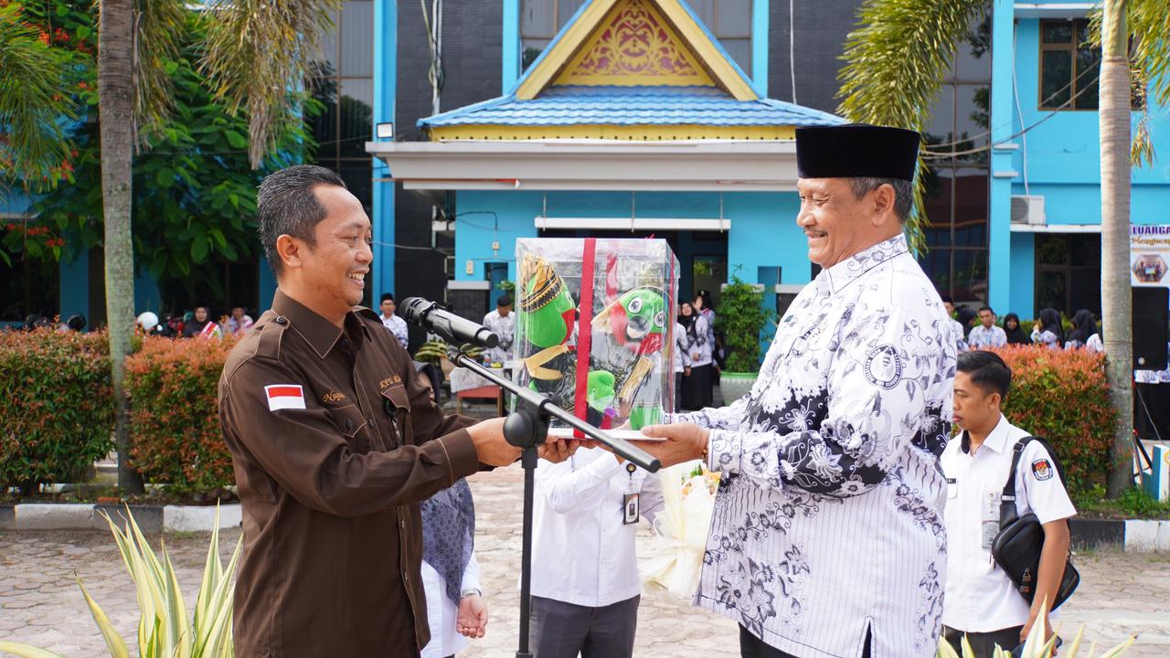 KPU Riau Gagas Gerakan Sosialisasi Serentak kepada Pemilih Pemula di SMA Sederajat se-Provinsi Riau