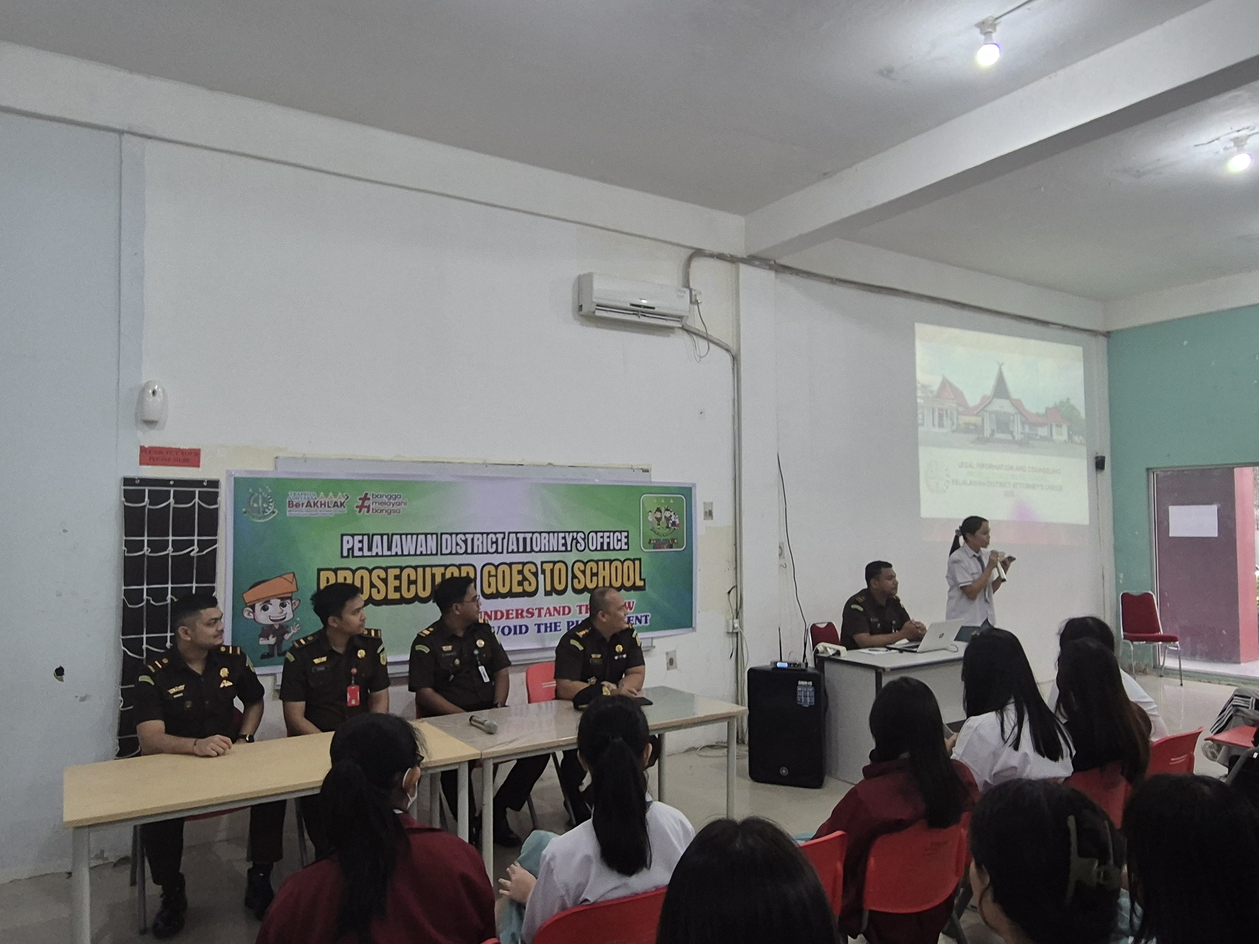 Kejaksaan Negeri pelalawan Melaksanakan Program Jaksa Masuk Sekolah di SMA Internasional