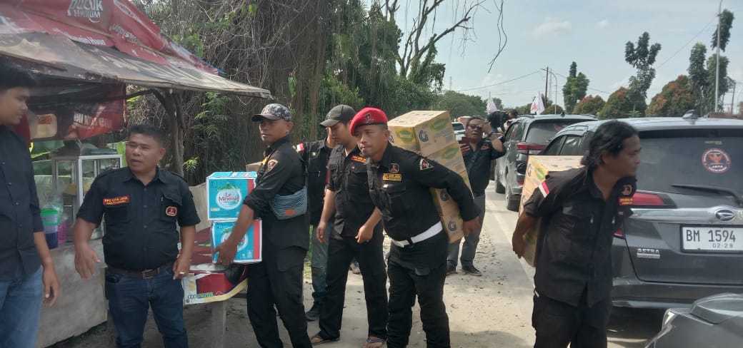 DPC GRIB Jaya Kota Pekanbaru “Peduli” Korban Banjir Rumbai dan Berikan Bantuan Paket Sembako