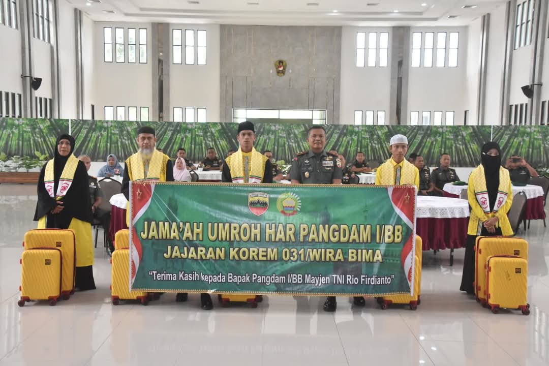 DANREM 031/WB LEPAS PEMBERANGKATAN UMROH HAR PANGDAM  UNTUK PRAJURIT DAN PNS TNI.
