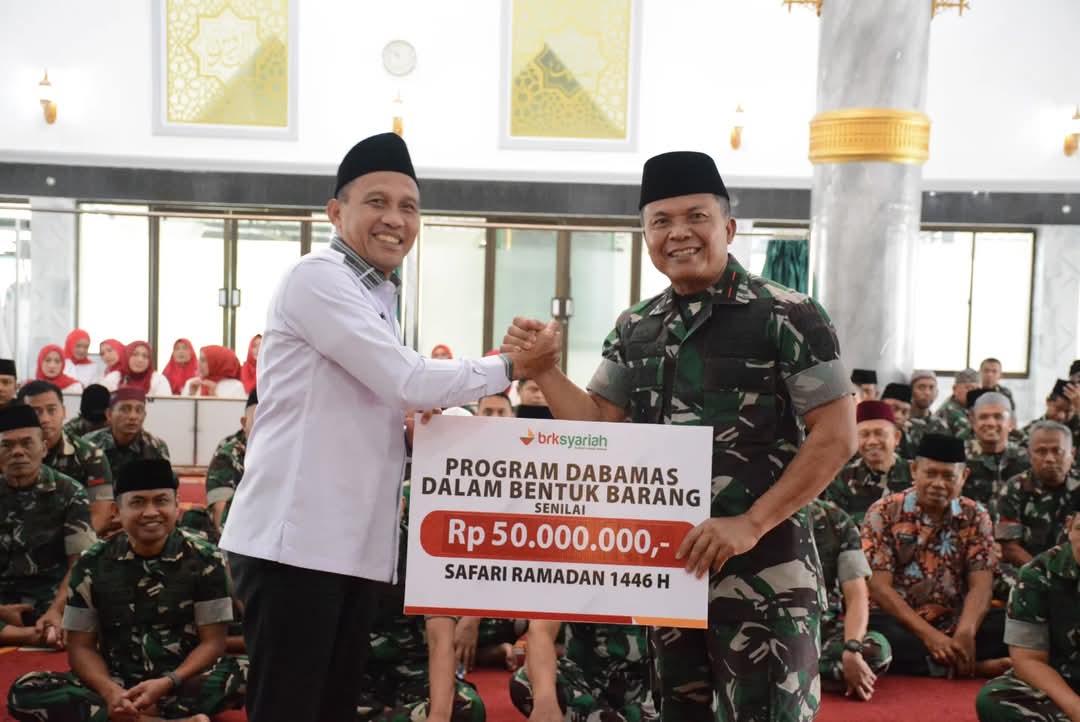 DANREM 031/WIRA BIMA SERAHKAN BINGKISAN IDUL FITRI 1446 H KEPADA PRAJURIT DAN PNS KOREM 031/WIRA BIMA