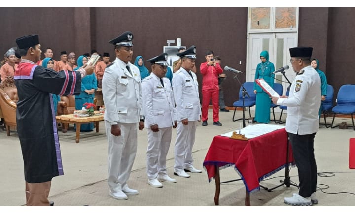 H. Zukri  Resmi Melantik Tiga Kepala Desa Pergantian Antar Waktu