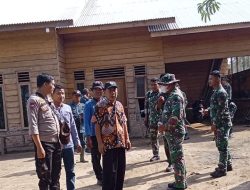 Kades Air Hitam Didampingi Gakum, TNI, TNTN Dan Bhabinkamtibmas Babat Sawit Yang Ada Dilokasi RHL