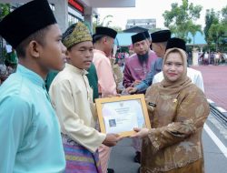 Semarak Hari Jadi ke-513 Bengkalis, Bupati Kasmarni Serahkan Hadiah Lomba Permainan Tradisional