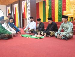 Bupati Kasmarni Hadiri Prosesi Buka Lawang yang Digelar LAMR Sempena Hari Jadi Bengkalis ke-513