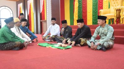 Bupati Kasmarni Hadiri Prosesi Buka Lawang yang Digelar LAMR Sempena Hari Jadi Bengkalis ke-513