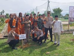 Polsek Pangkalan Kuras Lakukan Penanaman Pohon Di Hari Pohon Sedunia Tahun 2025