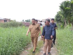 Respons Cepat Aduan Warga, Wawako Pekanbaru Tinjau Drainase dan Jalan Rusak di Manyar Sakti