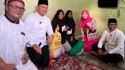 Kompak Bupati Dan Wabup Salurkan Bantuan Pada Masyarakat Kurang Mampu