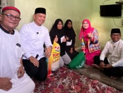 Kompak Bupati Dan Wabup Salurkan Bantuan Pada Masyarakat Kurang Mampu