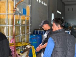 Unit 2 Tipidter Polres Pelalawan Ungkap Penyalahgunaan BBM Bersubsidi Jenis Solar Di Kuala Kampar