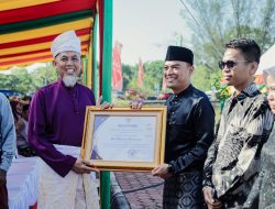 Semarak Hari Jadi ke-27 Kota Dumai, Wako H. Paisal Serahkan Penghargaan bagi Wajib Pajak hingga ASN Berprestasi