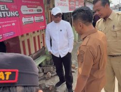Tinjau drainase tersumbat di kota Pangkalan Kerinci, Bupati Instruksikan Normalisasi dan Penanganan Menyeluruh
